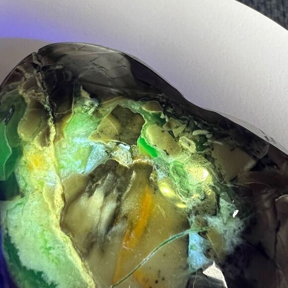 Volcano Agate Crystal‎ Heart Carving UV Reactive (#1) - Picture 11 of 12